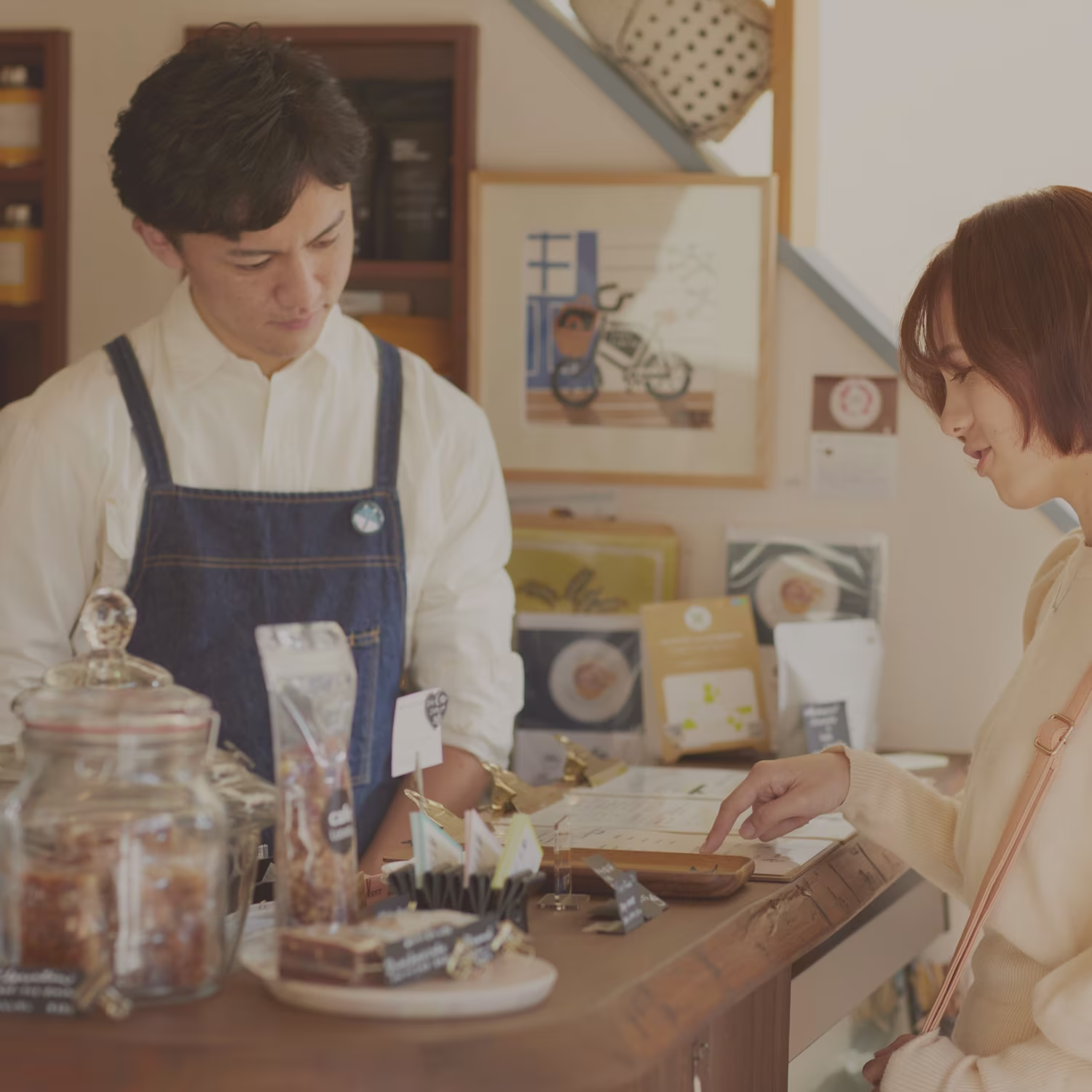 Customer Engagement Platform vs. CRM: The Ultimate Guide for 2025